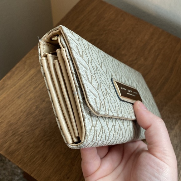 Marc New York EUC Logo Full-Size Wallet, Tan & Gold, Card & Coin Holder - Picture 12 of 13